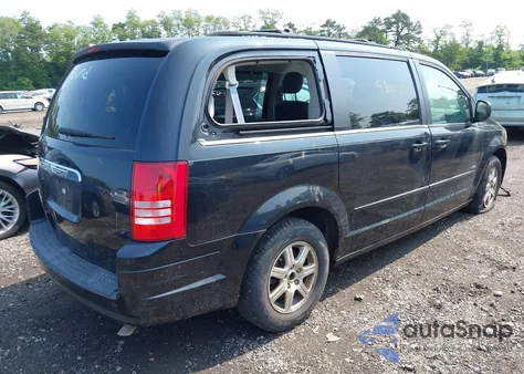 2008 Chrysler Town & Country Touring z USA, uszkodzony, nr VIN 2A8HR54P38R731576